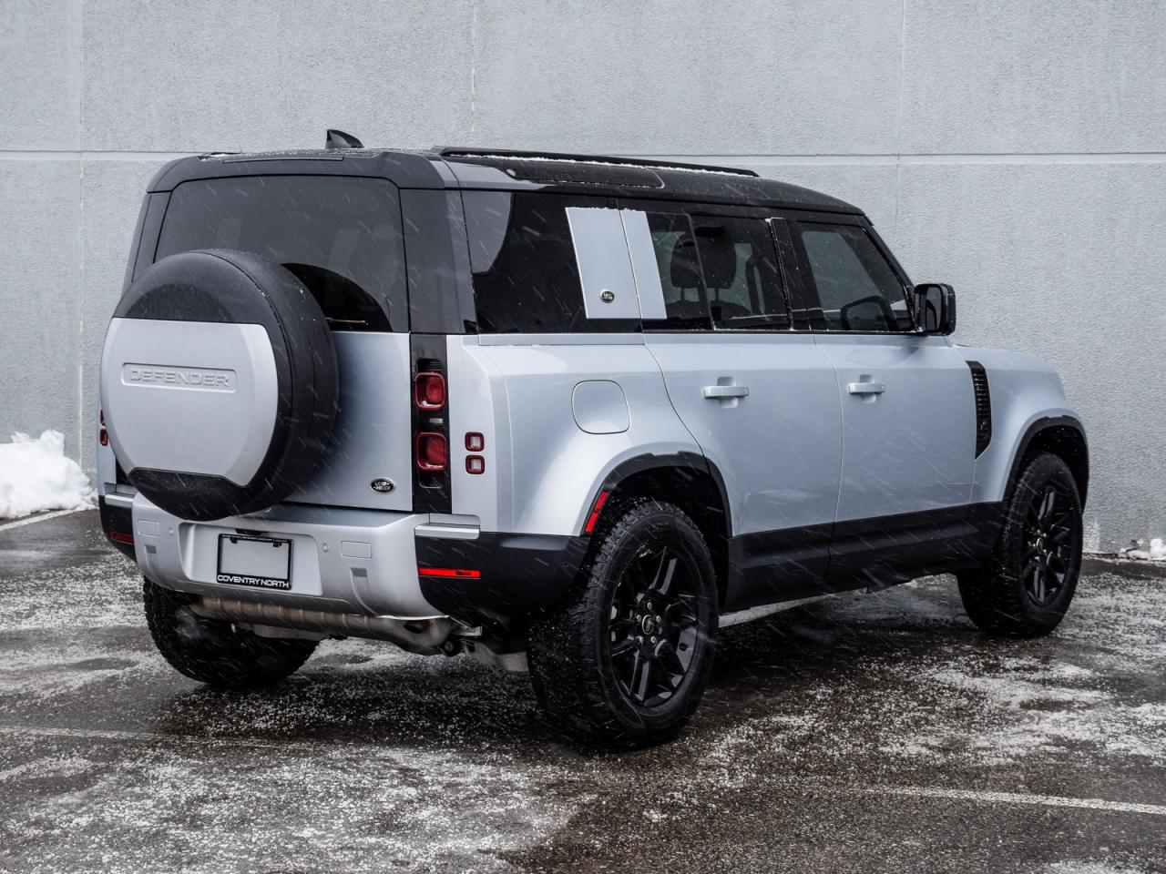 2023 Land Rover Defender S Photo3