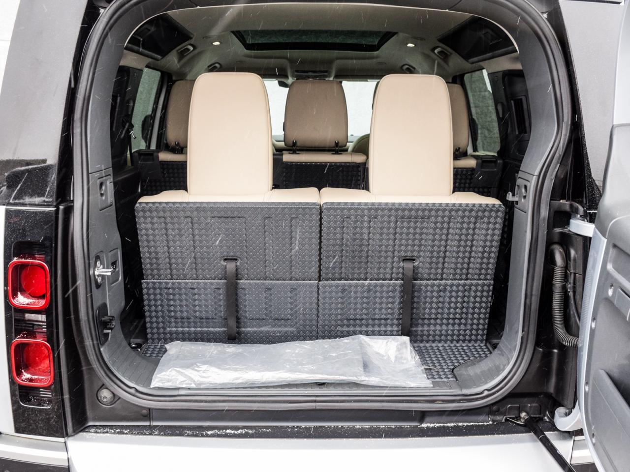 2023 Land Rover Defender S Photo