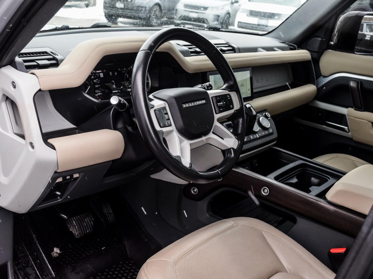 2023 Land Rover Defender S Photo