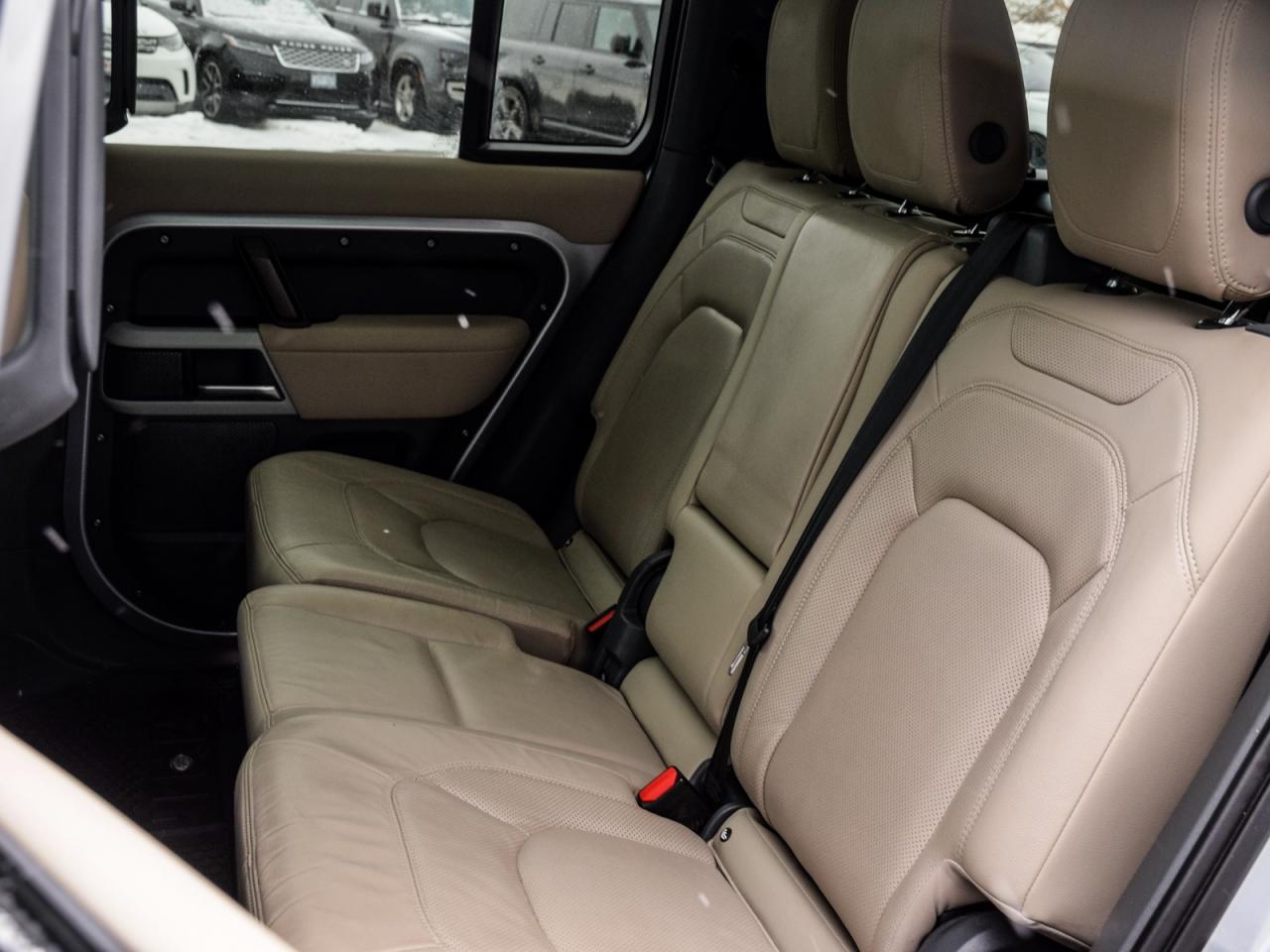 2023 Land Rover Defender S Photo