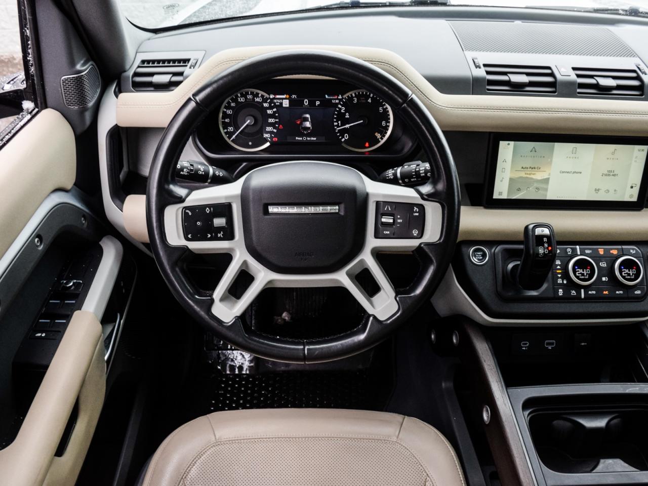 2023 Land Rover Defender S Photo