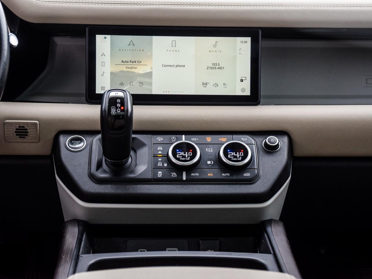 2023 Land Rover Defender S Photo