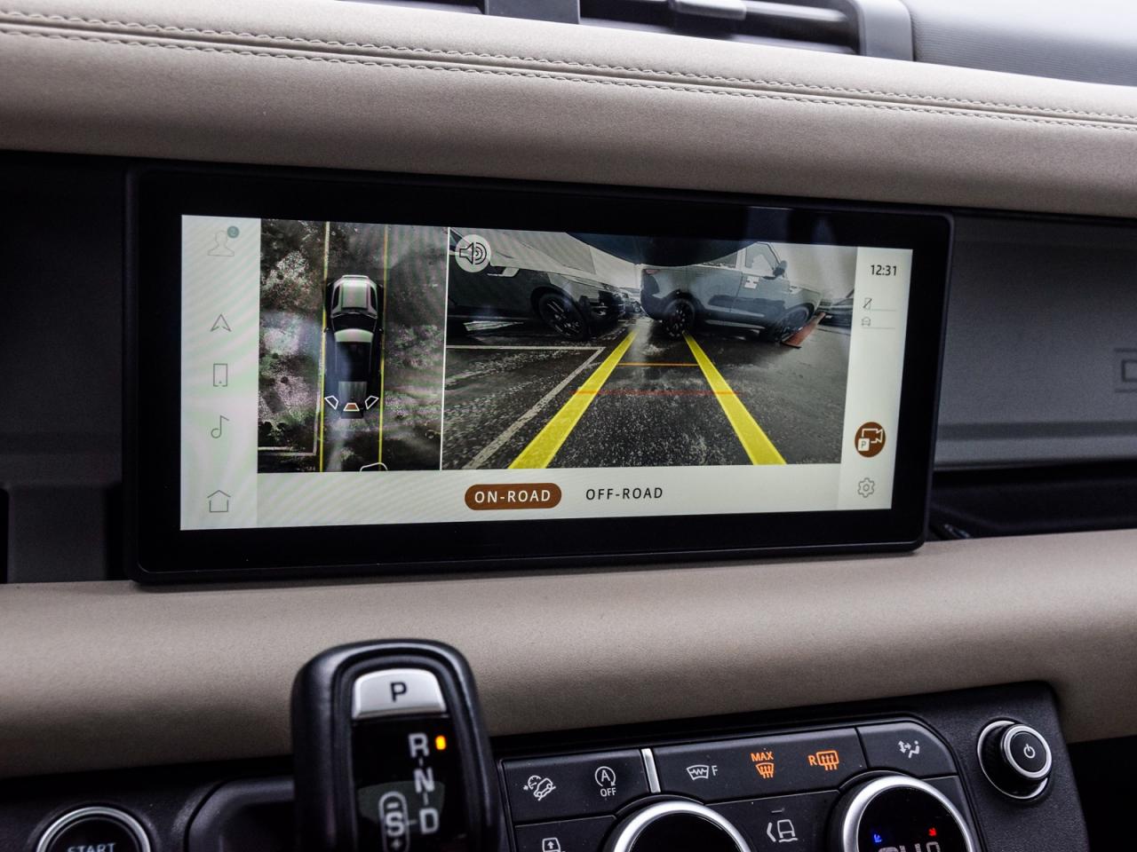 2023 Land Rover Defender S Photo