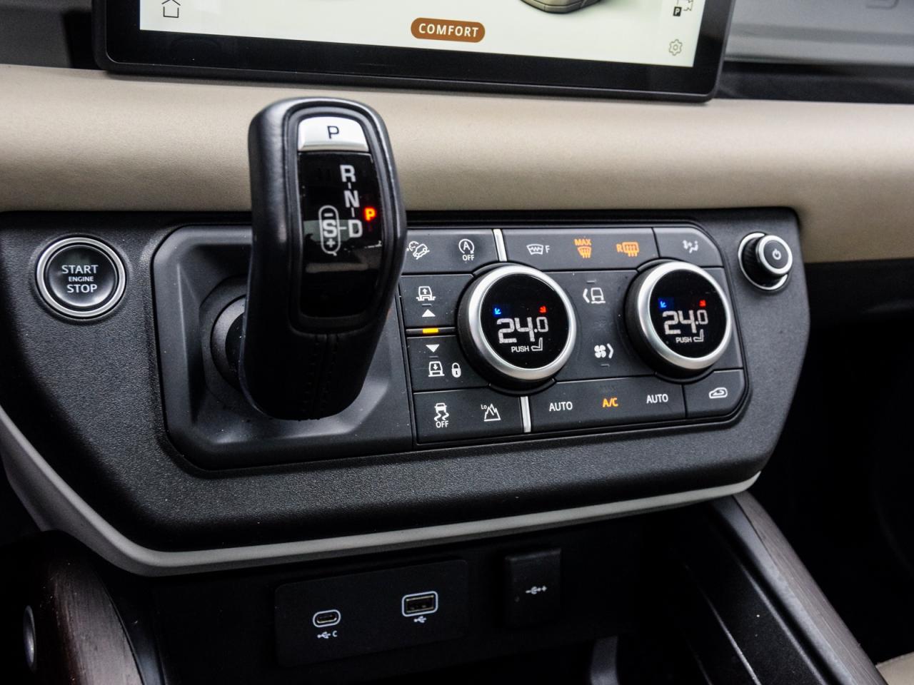 2023 Land Rover Defender S Photo