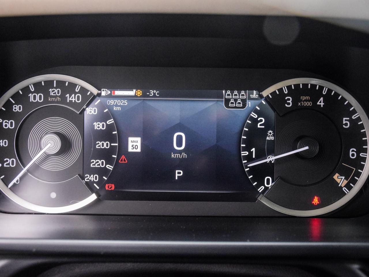 2023 Land Rover Defender S Photo