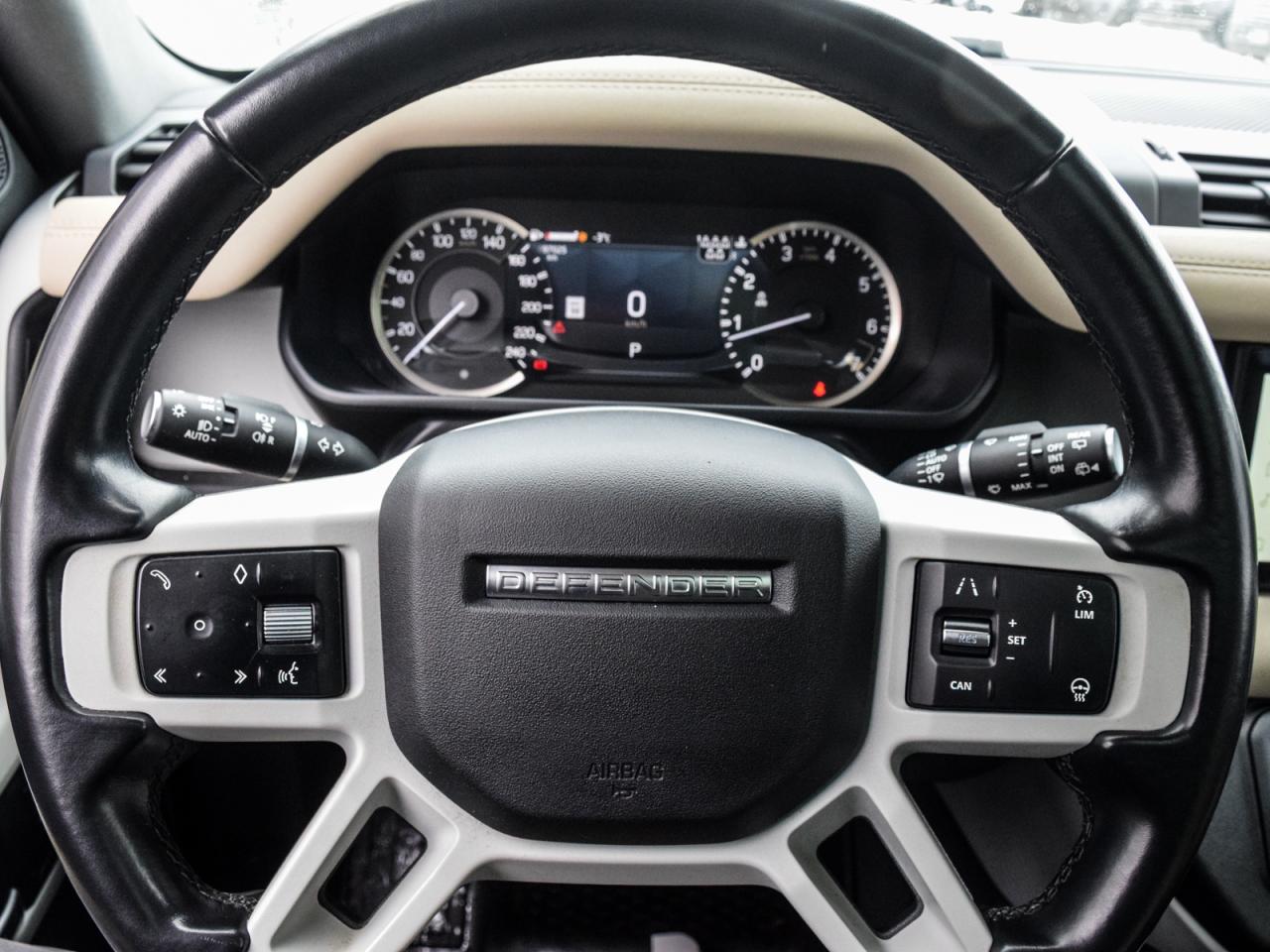 2023 Land Rover Defender S Photo