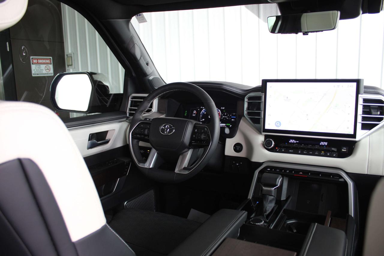 2025 Toyota Tundra 4x4 Crewmax Capstone Hybrid Photo