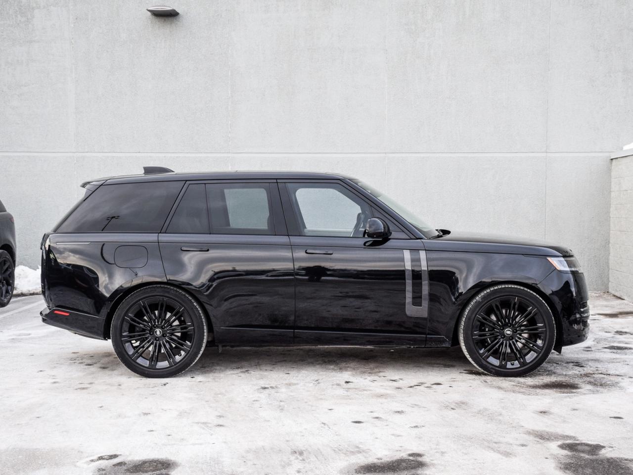 2025 Land Rover Range Rover P530 SE SWB Photo2