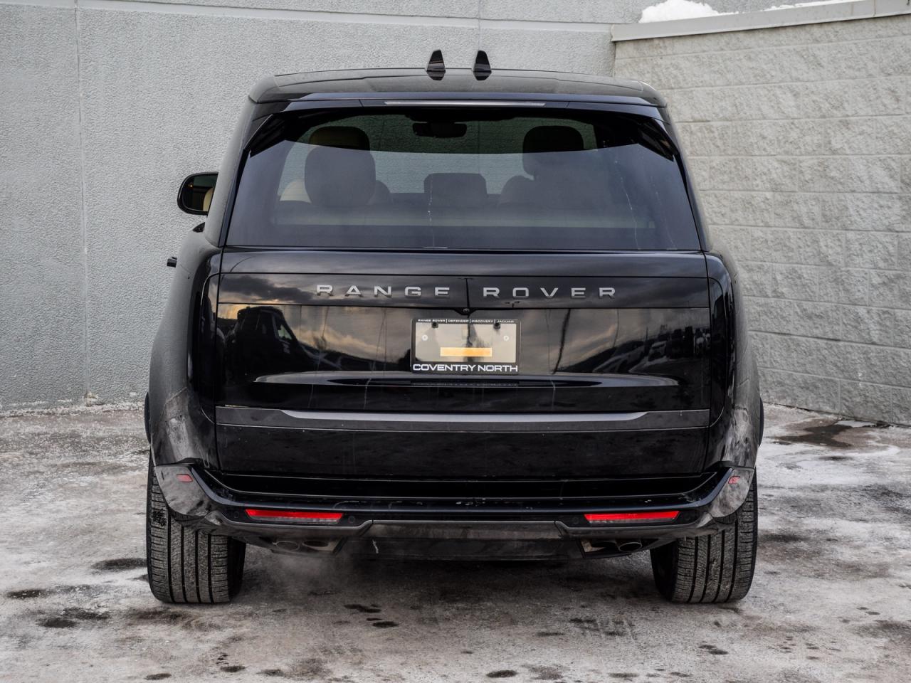 2025 Land Rover Range Rover P530 SE SWB Photo4