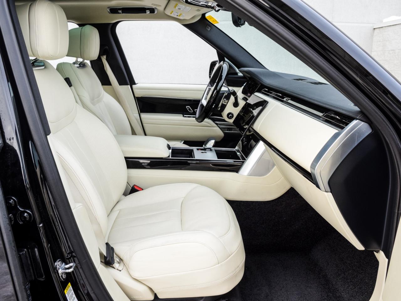 2025 Land Rover Range Rover P530 SE SWB Photo