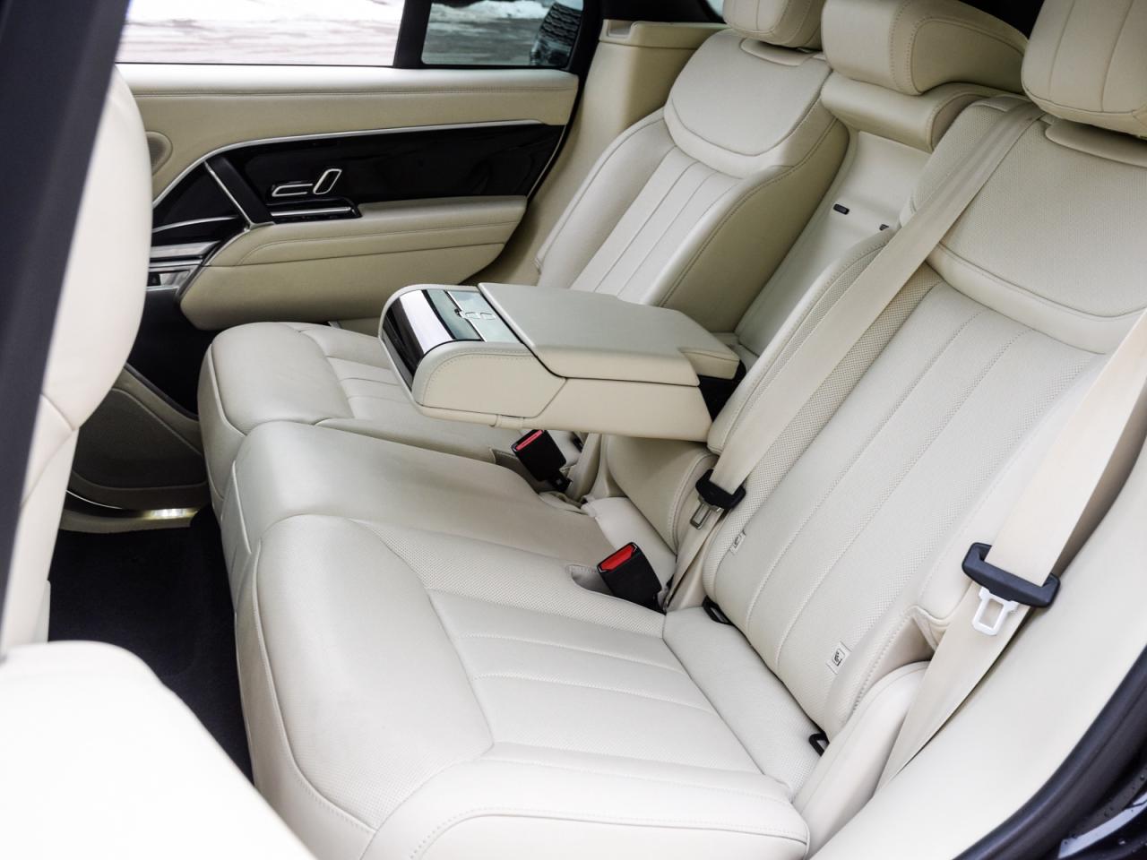 2025 Land Rover Range Rover P530 SE SWB Photo