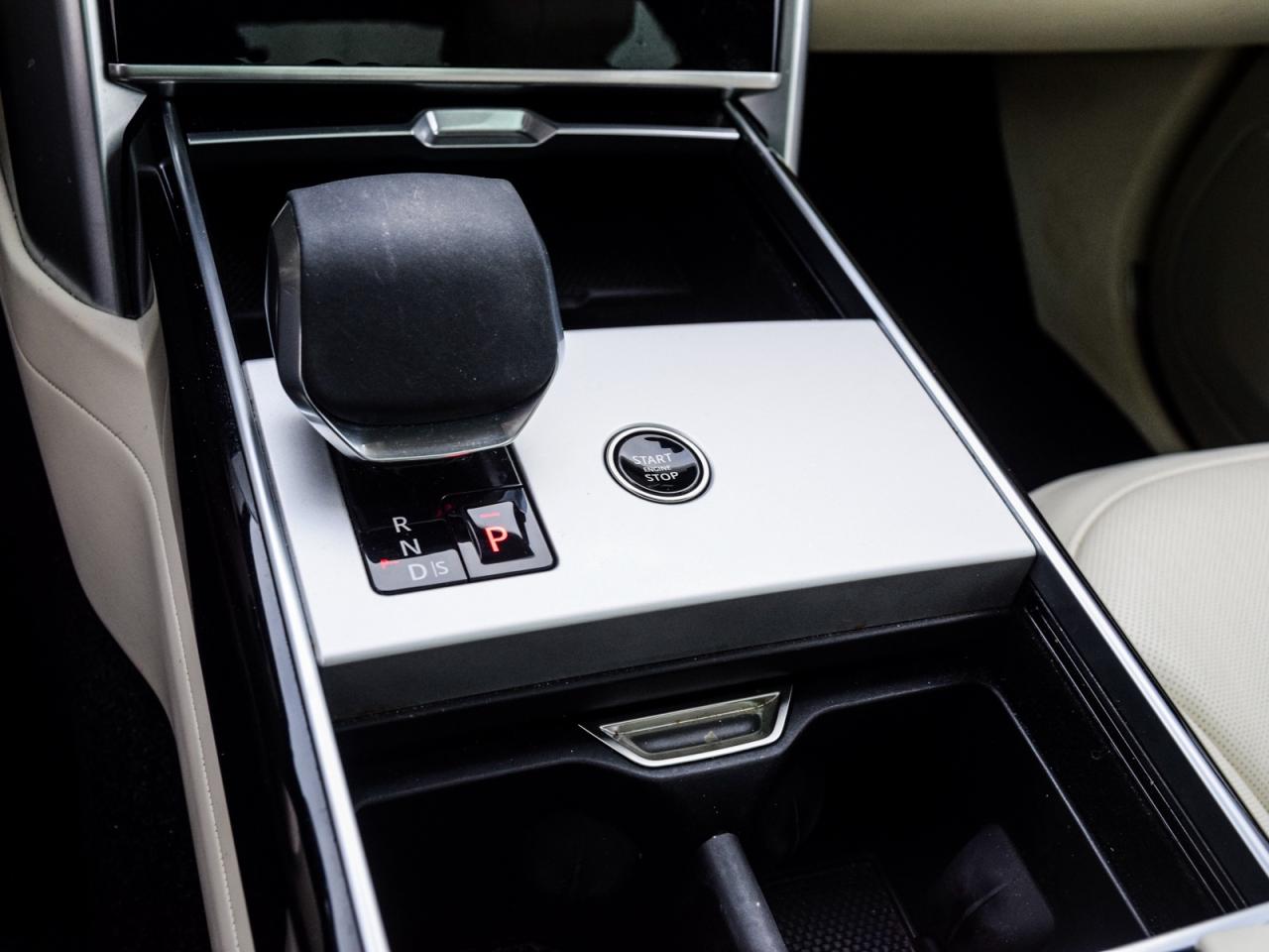 2025 Land Rover Range Rover P530 SE SWB Photo