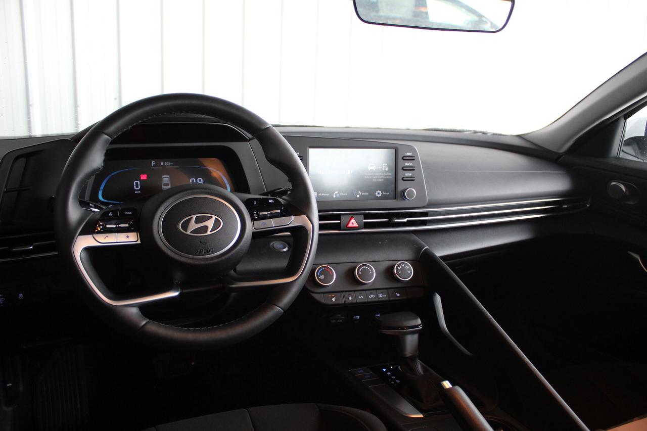 2025 Hyundai Elantra Preferred, 1-Owner, No Accidents Photo