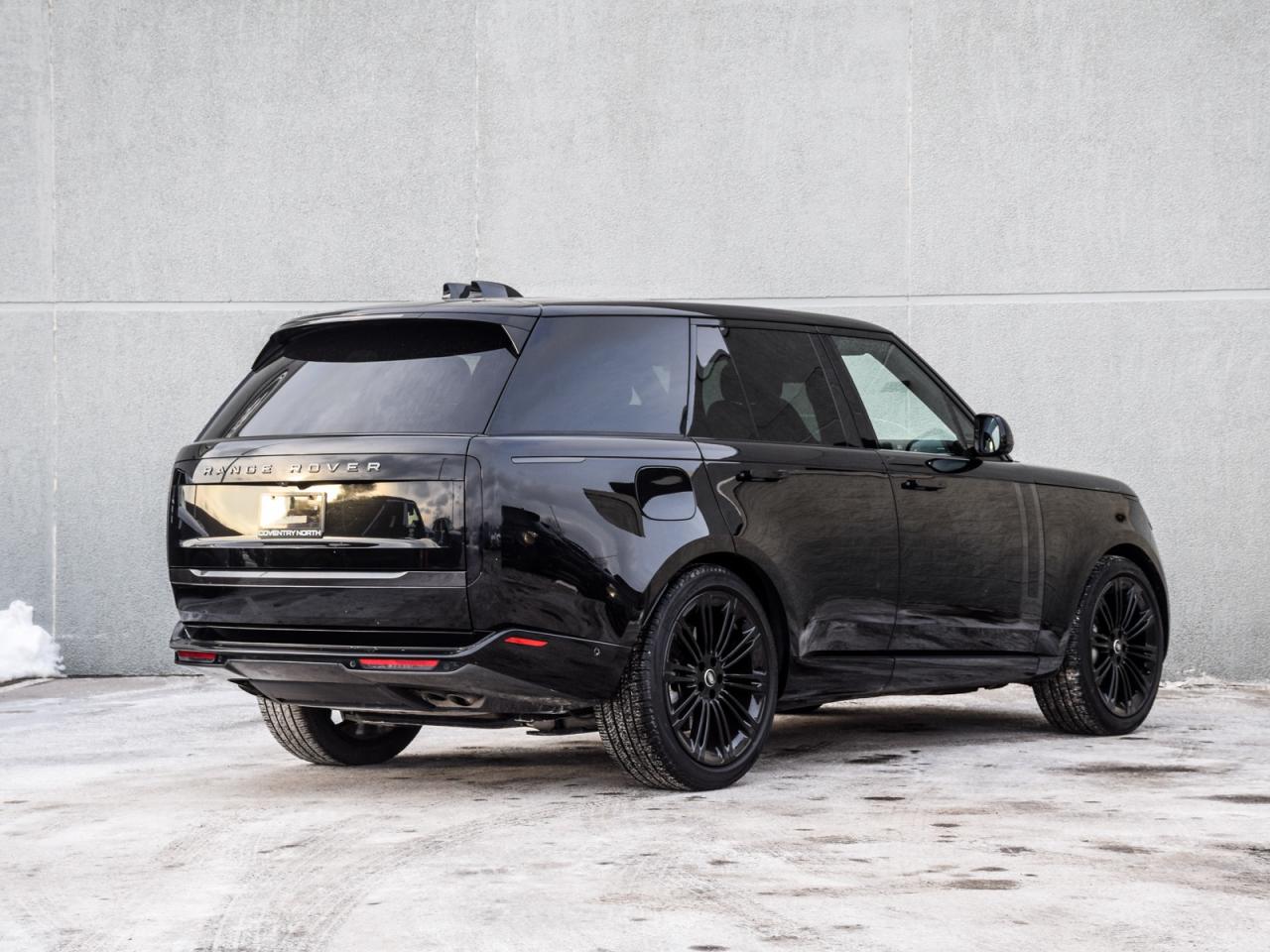 2024 Land Rover Range Rover P530 SE SWB Photo3