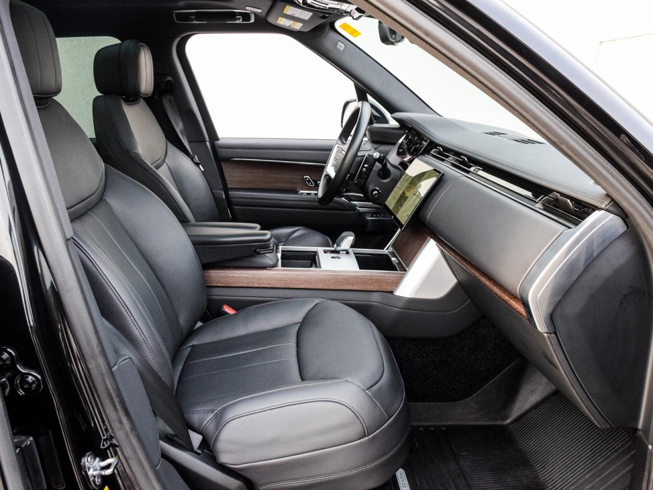 2024 Land Rover Range Rover P530 SE SWB Photo