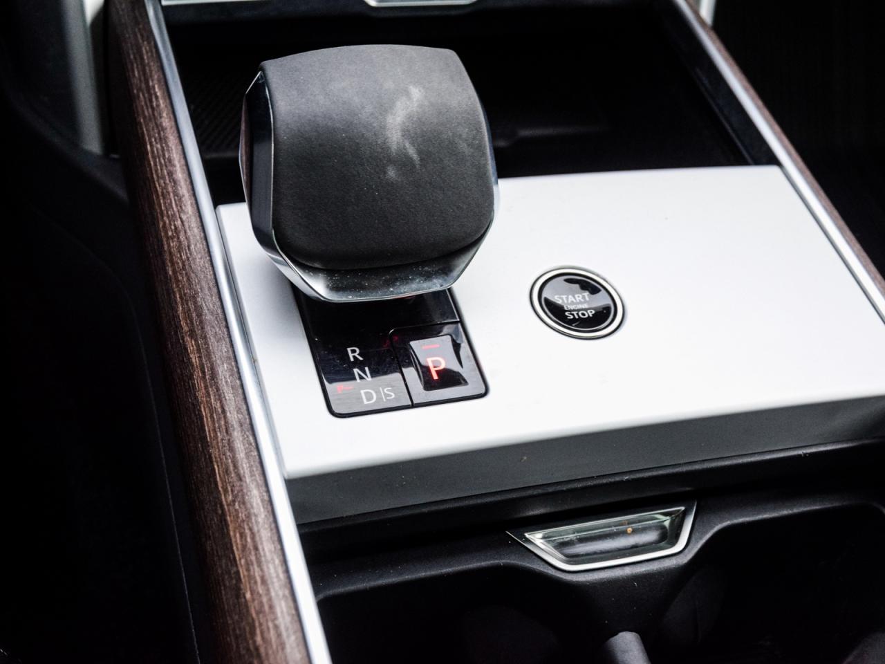 2024 Land Rover Range Rover P530 SE SWB Photo