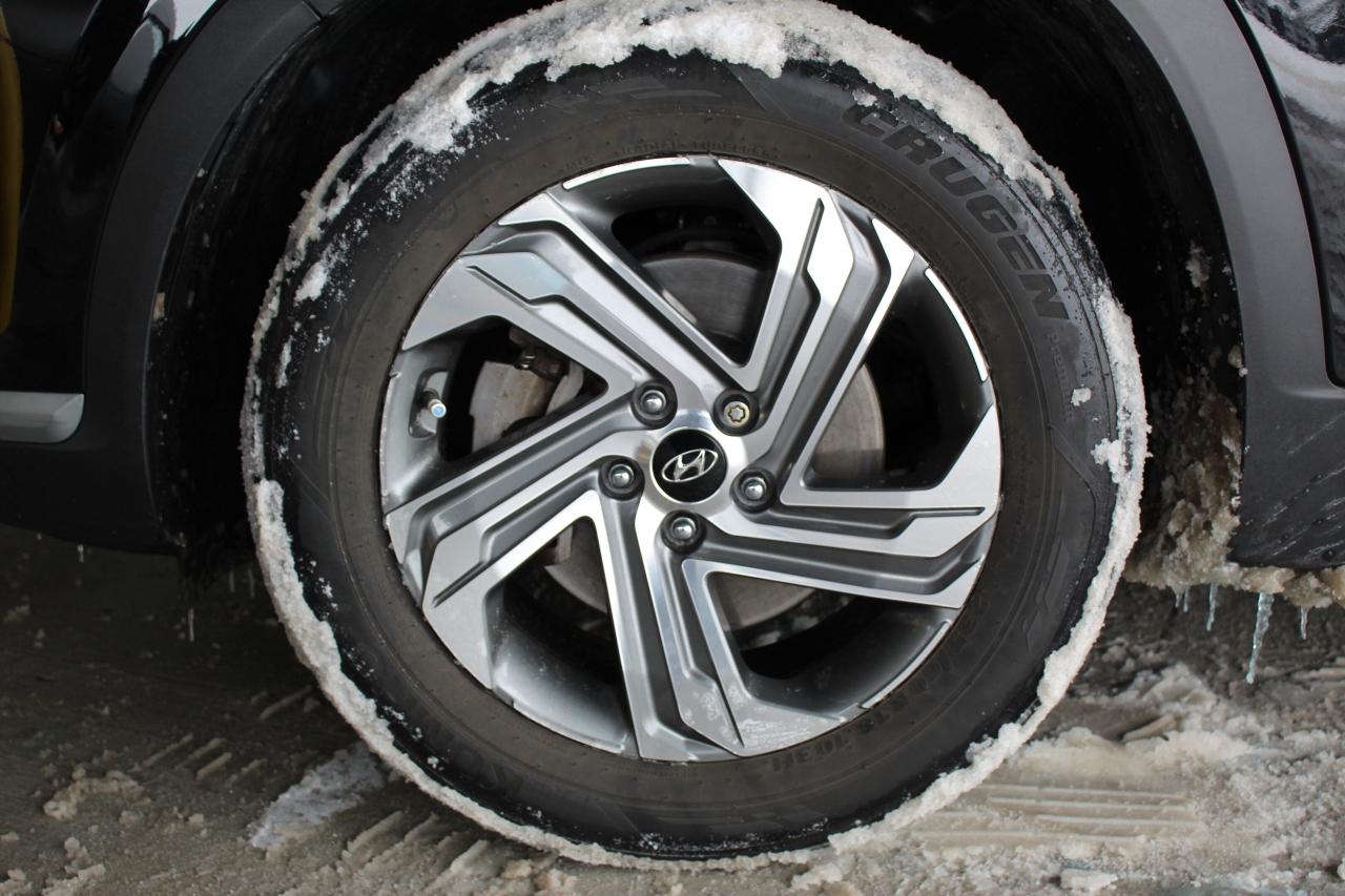 2021 Hyundai Santa Fe Essential/ Low Kilo, Fully Certified Photo