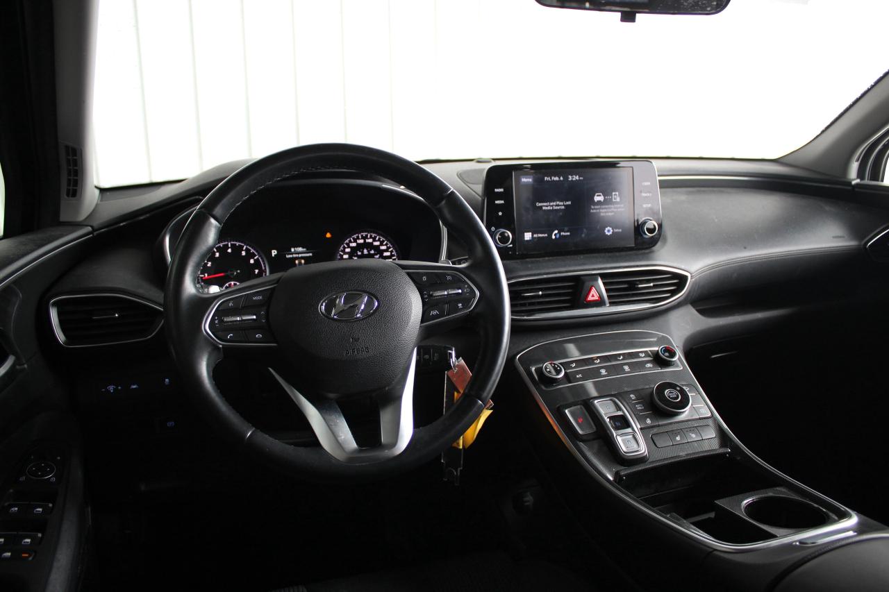 2021 Hyundai Santa Fe Essential/ Low Kilo, Fully Certified Photo