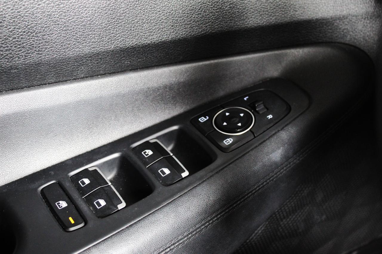 2021 Hyundai Santa Fe Essential/ Low Kilo, Fully Certified Photo