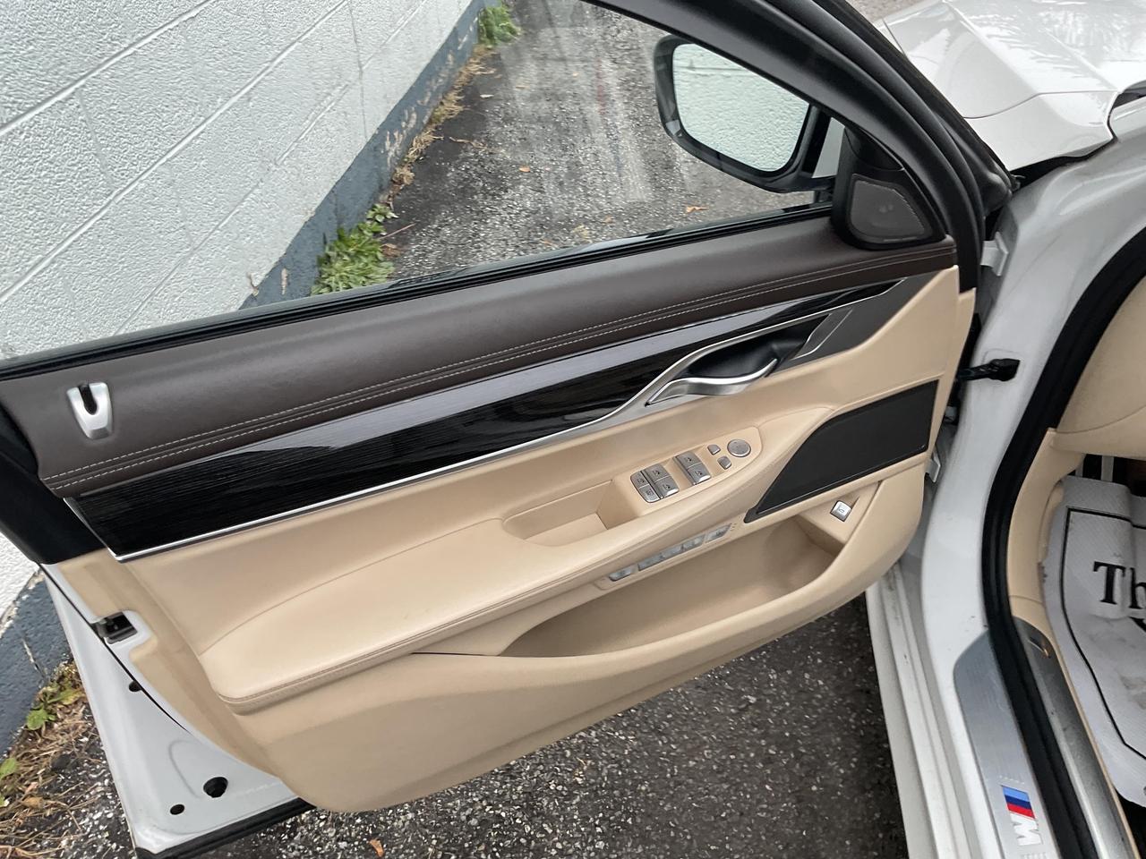 2016 BMW 750 Li xDrive 4dr All-Wheel Drive Sedan Photo