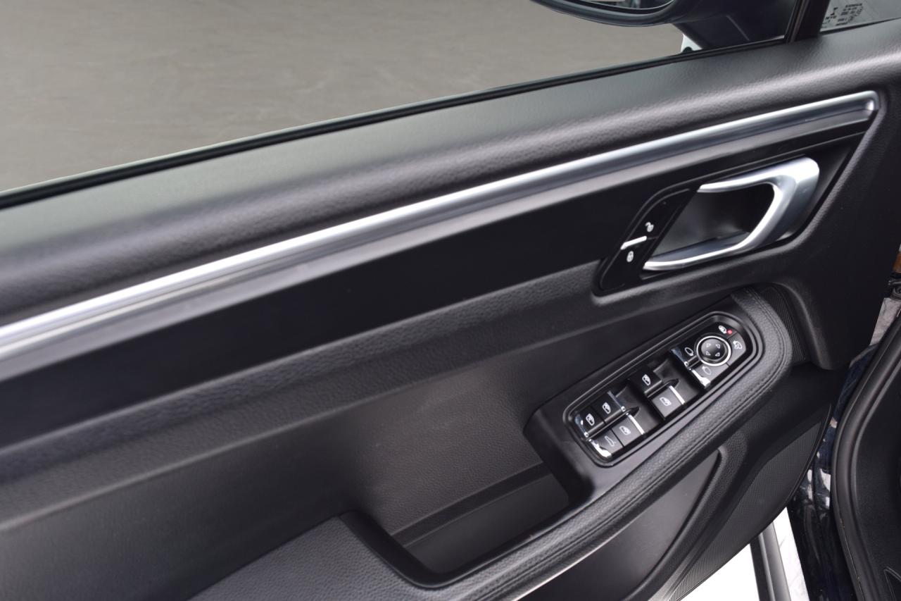 2018 Porsche Macan AWD Navi Panoramic Sunroof Photo