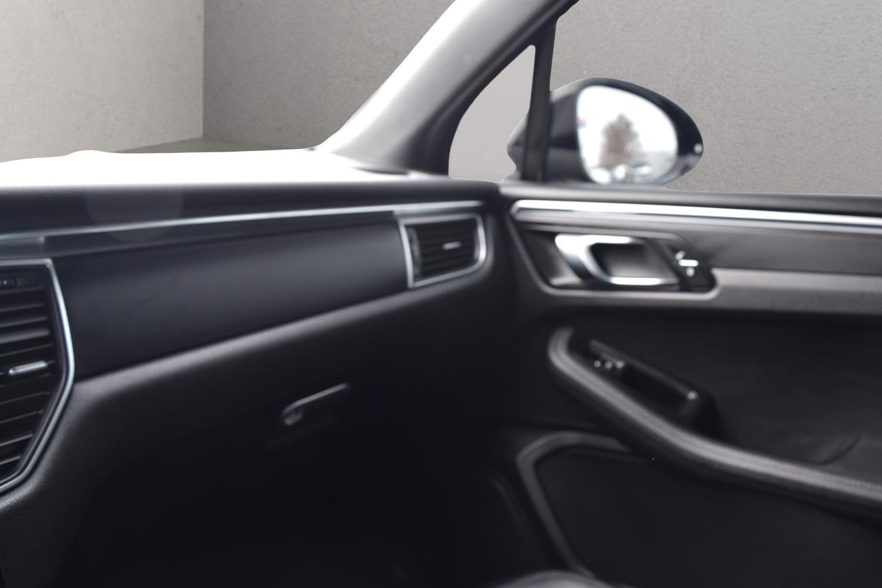 2018 Porsche Macan AWD Navi Panoramic Sunroof Photo