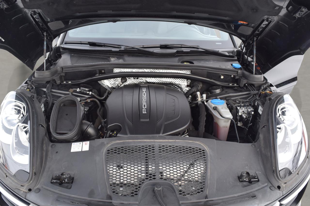 2018 Porsche Macan AWD Navi Panoramic Sunroof Photo