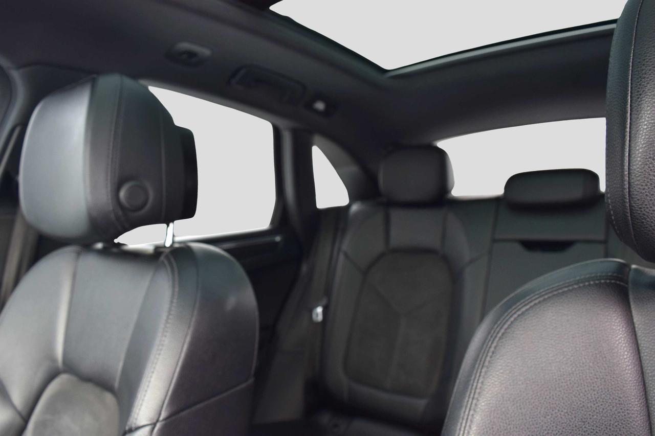 2018 Porsche Macan AWD Navi Panoramic Sunroof Photo