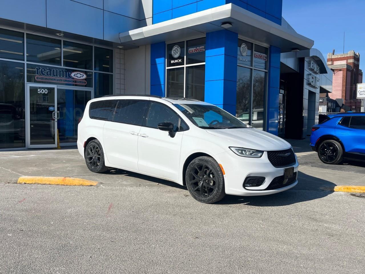 2024 Chrysler Pacifica LIMITED S PKG ALL THE TOYS Photo