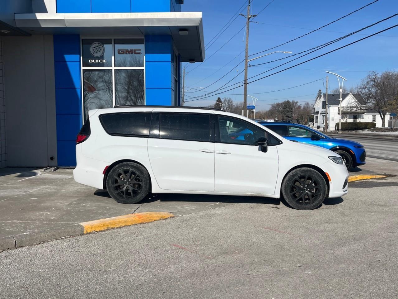 2024 Chrysler Pacifica LIMITED S PKG ALL THE TOYS Photo3