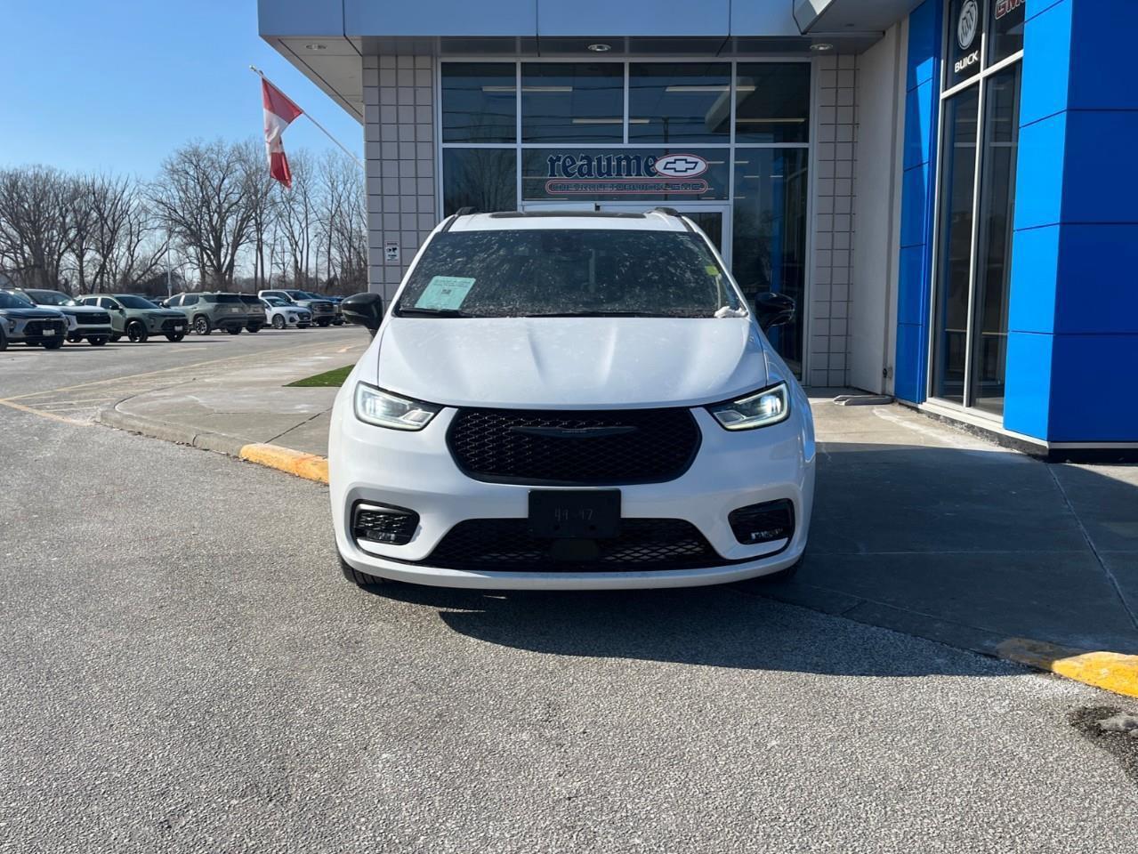 2024 Chrysler Pacifica LIMITED S PKG ALL THE TOYS Photo