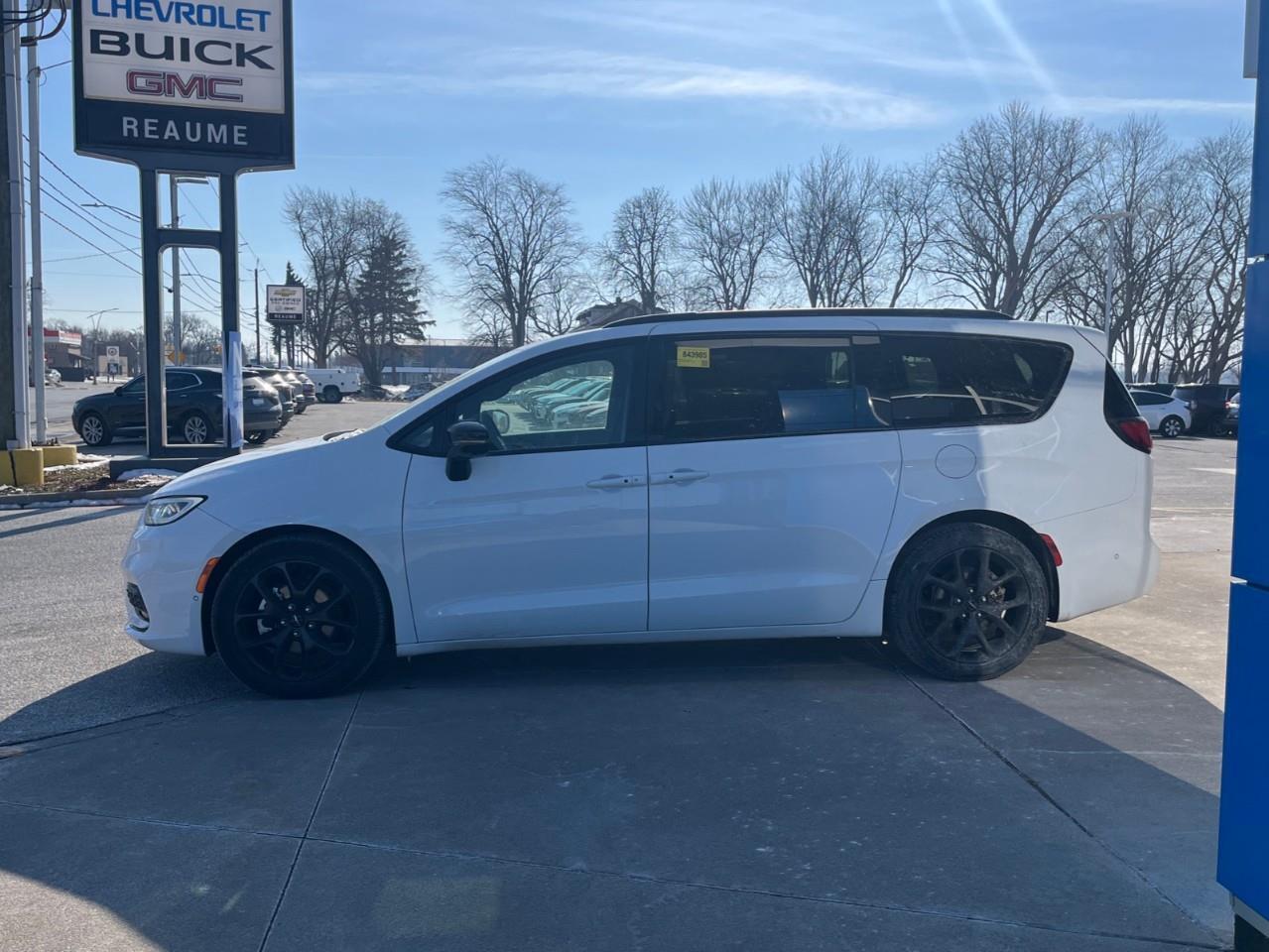 2024 Chrysler Pacifica LIMITED S PKG ALL THE TOYS Photo