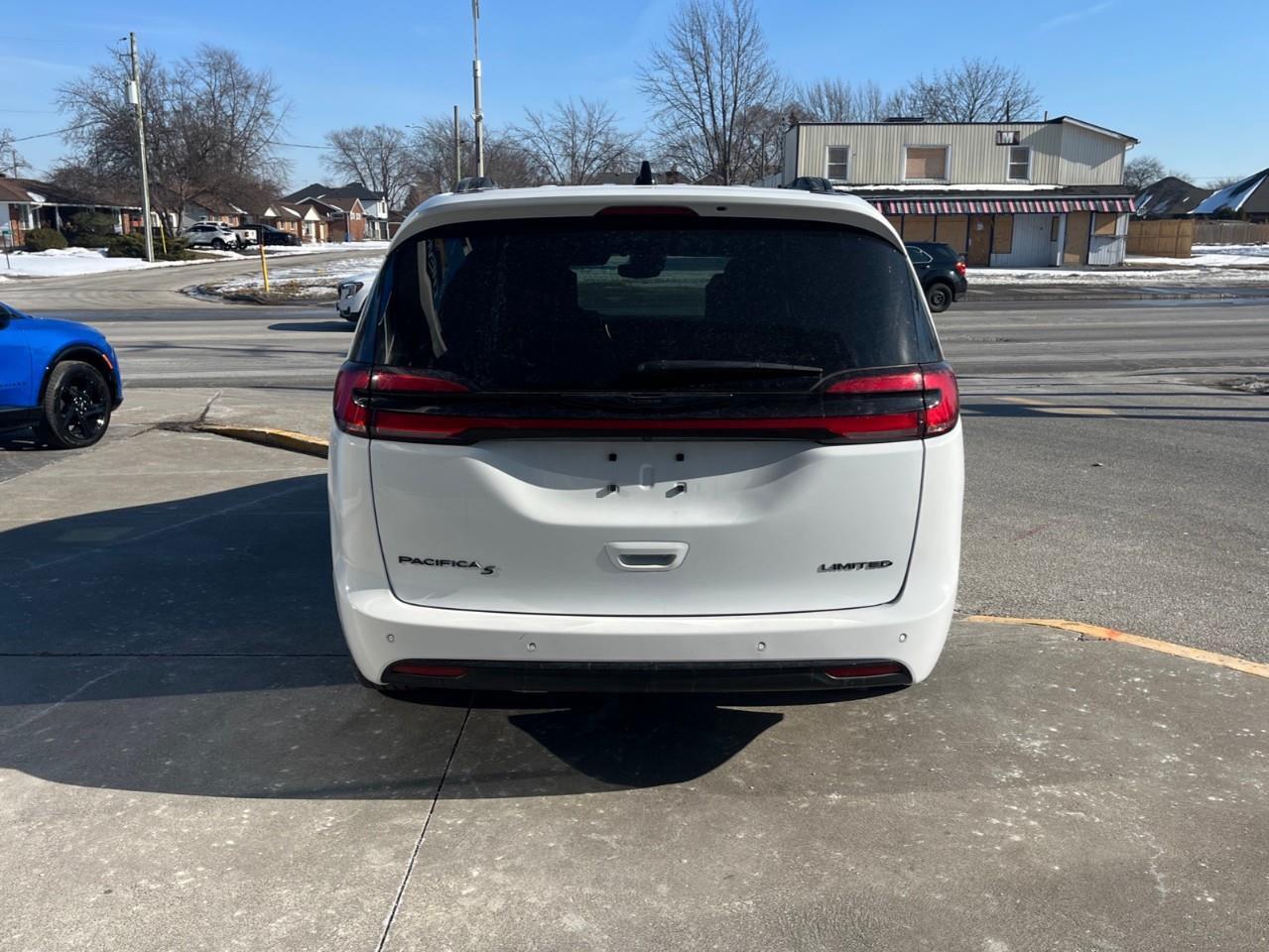 2024 Chrysler Pacifica LIMITED S PKG ALL THE TOYS Photo