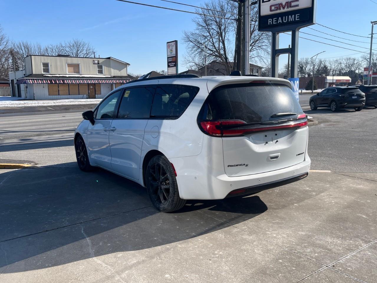 2024 Chrysler Pacifica LIMITED S PKG ALL THE TOYS Photo