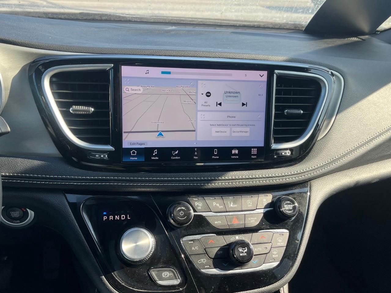 2024 Chrysler Pacifica LIMITED S PKG ALL THE TOYS Photo