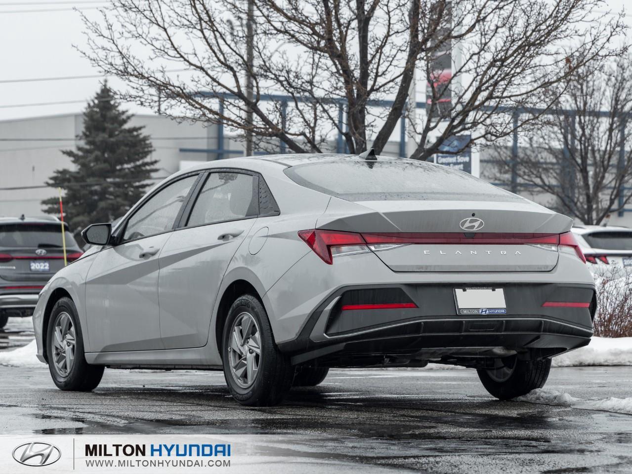2025 Hyundai Elantra ESSENTIAL 4DR SEDAN Photo4