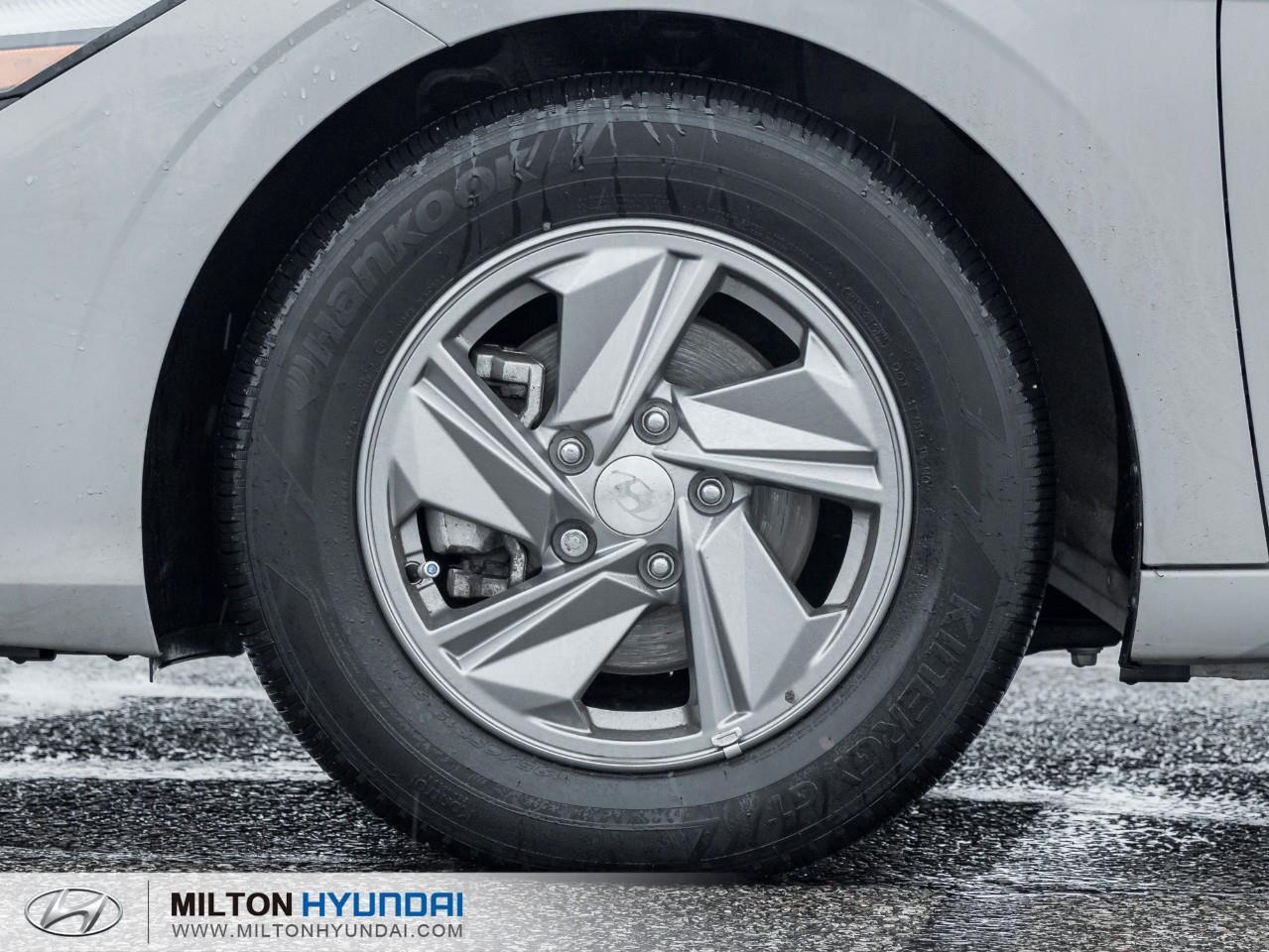 2025 Hyundai Elantra ESSENTIAL 4DR SEDAN Photo3