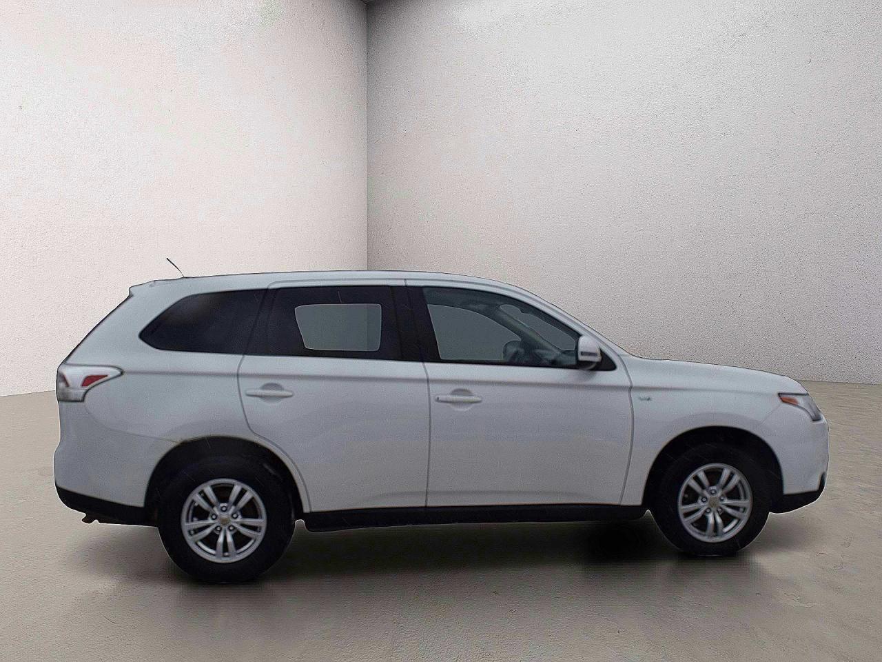 2014 Mitsubishi Outlander SE AWD 7 Passengers Leather Photo