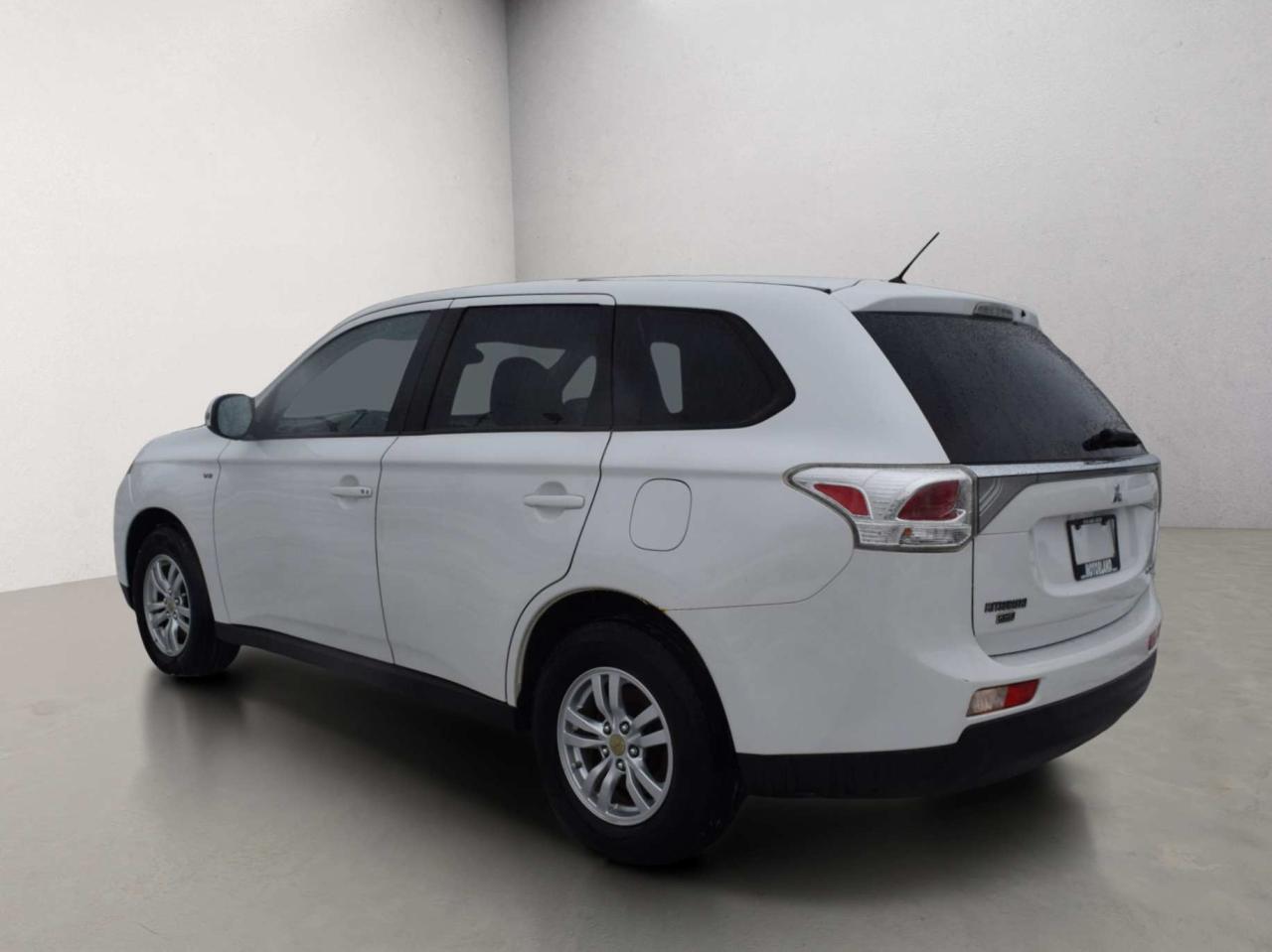 2014 Mitsubishi Outlander SE AWD 7 Passengers Leather Photo