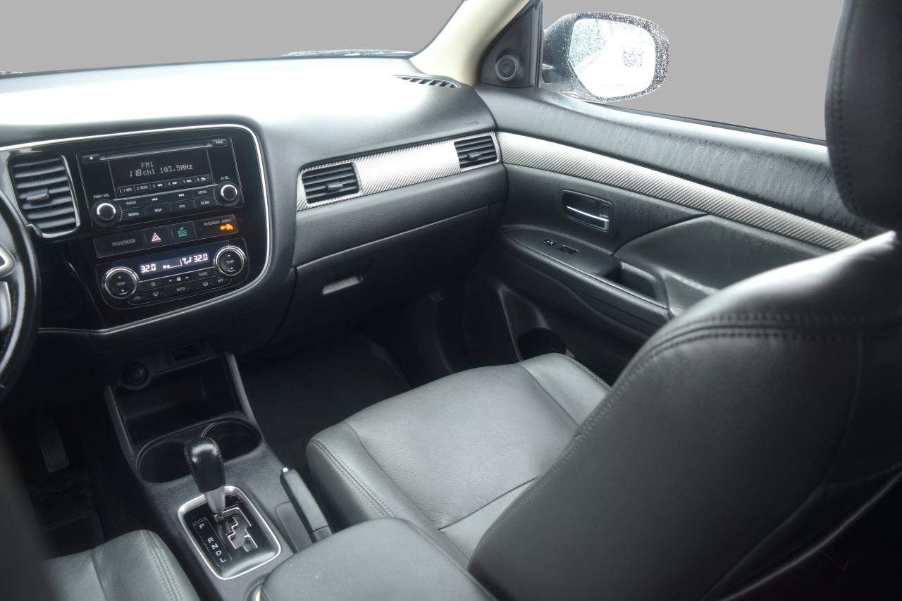 2014 Mitsubishi Outlander SE AWD 7 Passengers Leather Photo