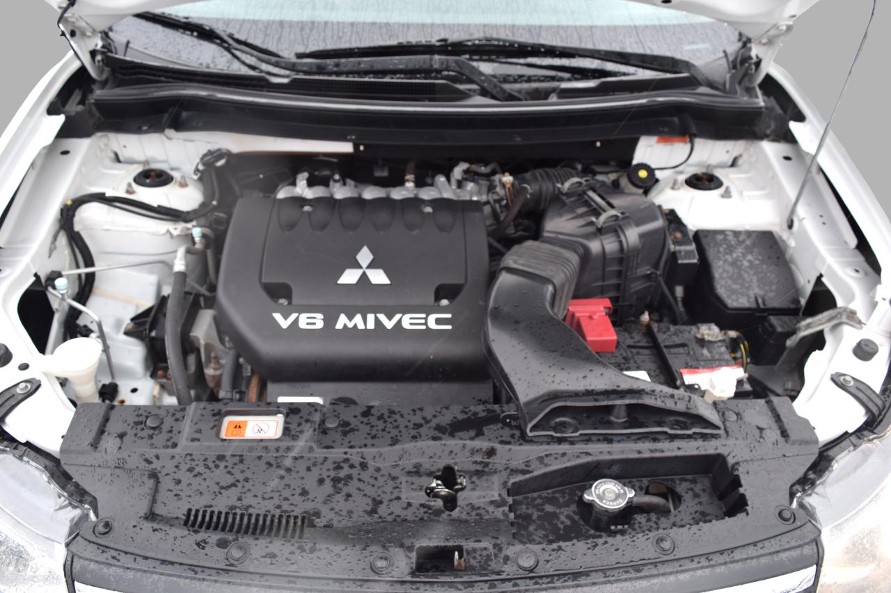 2014 Mitsubishi Outlander SE AWD 7 Passengers Leather Photo