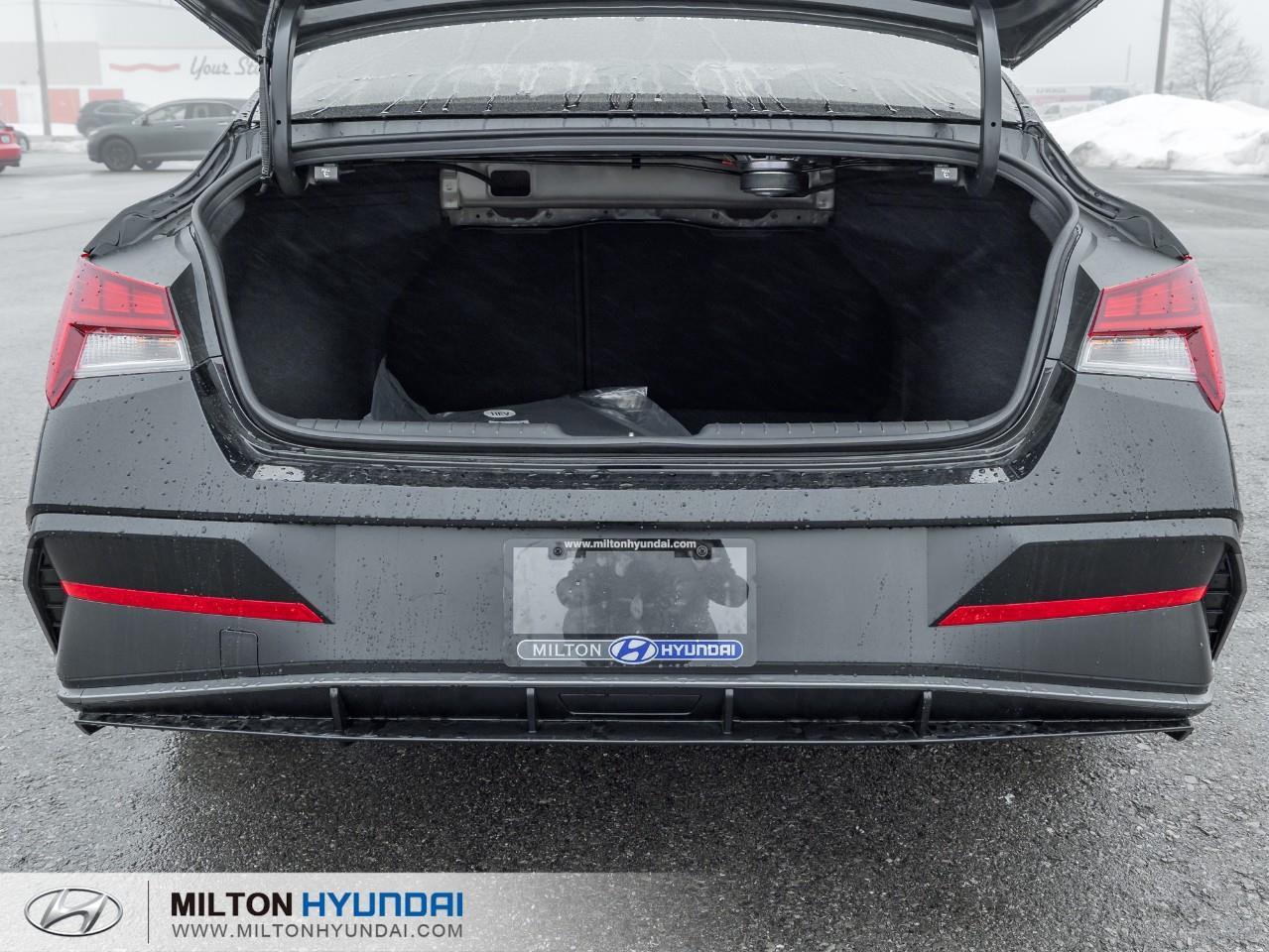 2026 Hyundai Elantra HEV Luxury 4dr Sedan Photo