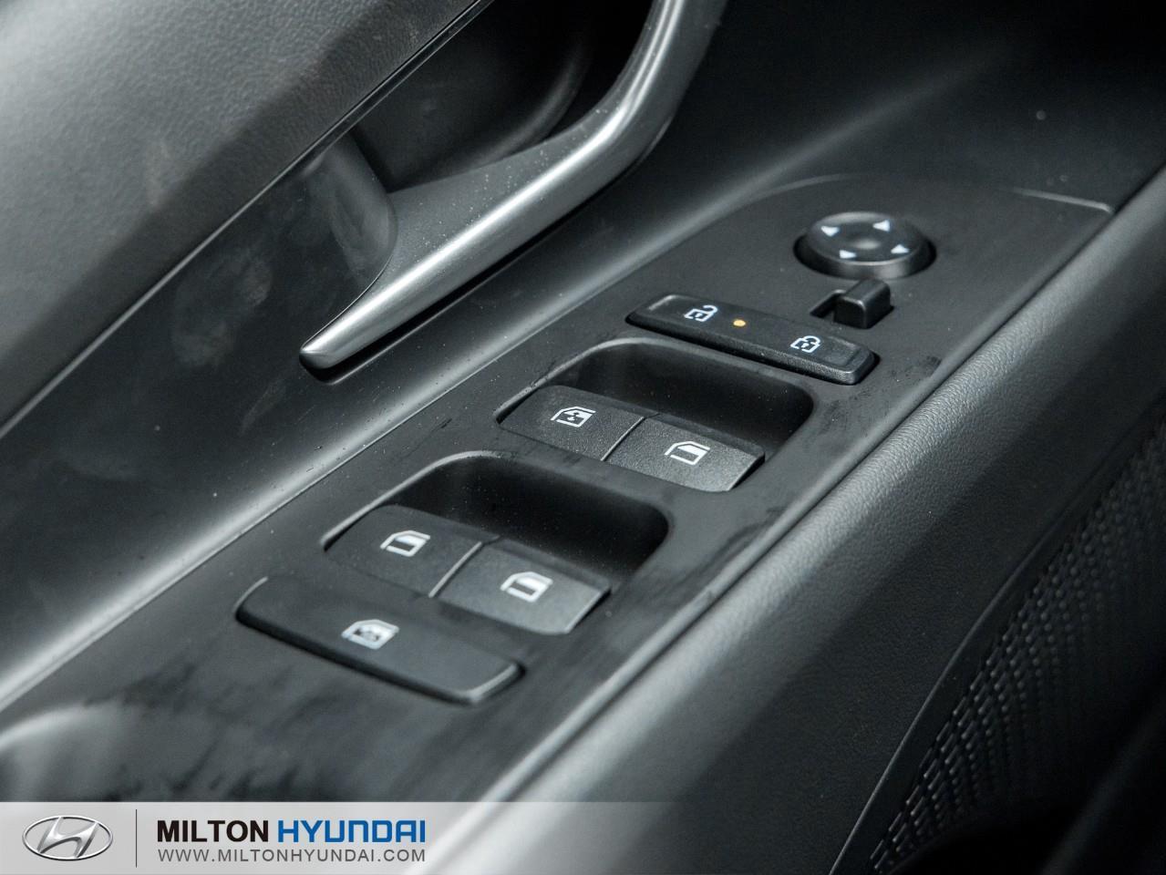 2026 Hyundai Elantra HEV Luxury 4dr Sedan Photo