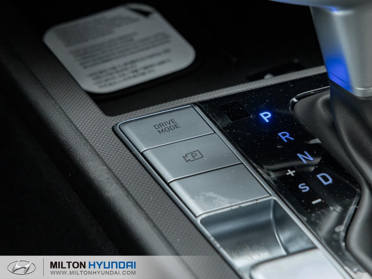 2026 Hyundai Elantra HEV Luxury 4dr Sedan Photo