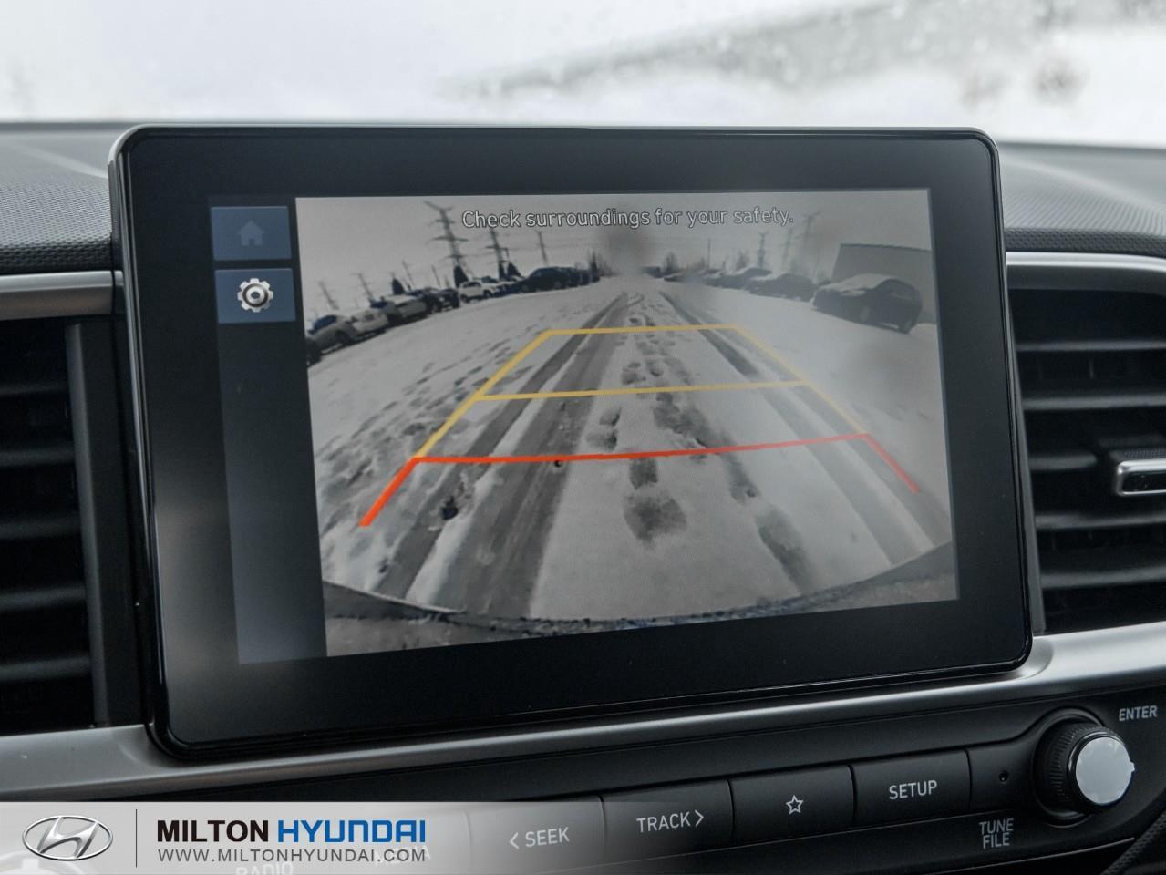 2026 Hyundai Venue Essential w/Two-Tone 4dr Front-Wheel Drive Photo