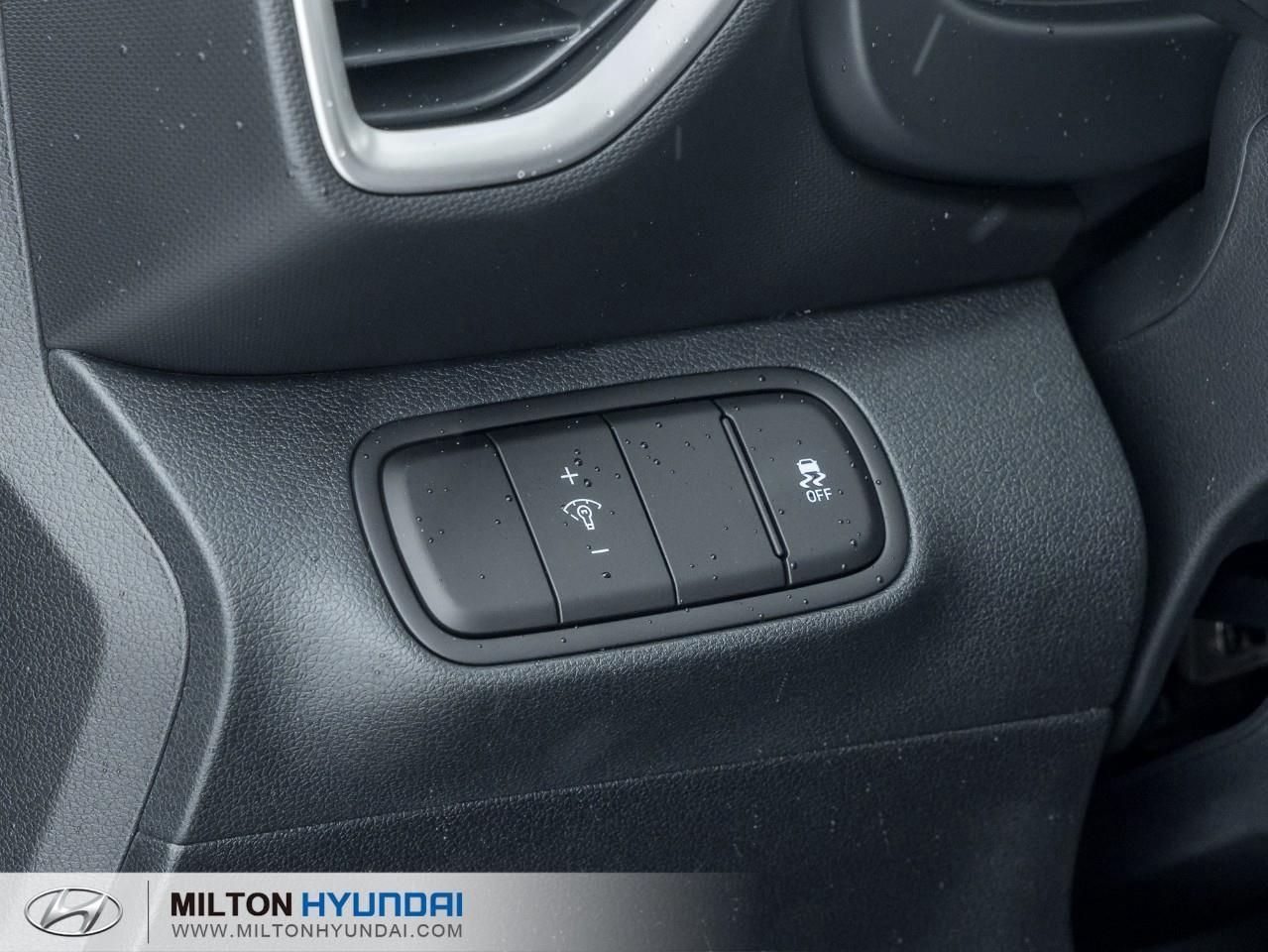 2026 Hyundai Venue Essential w/Two-Tone 4dr Front-Wheel Drive Photo