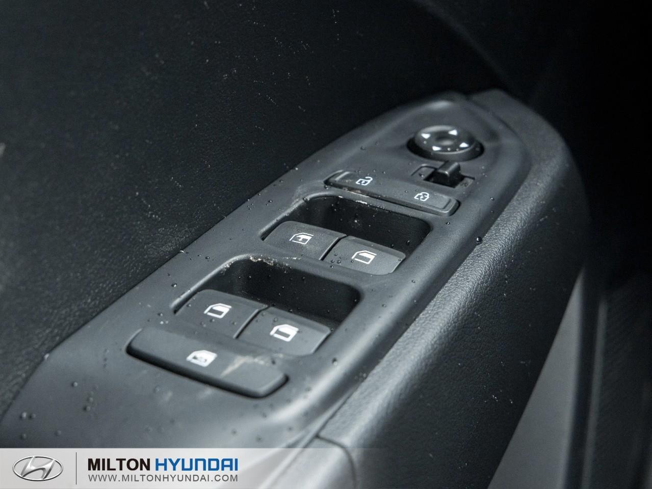 2026 Hyundai Venue Essential w/Two-Tone 4dr Front-Wheel Drive Photo