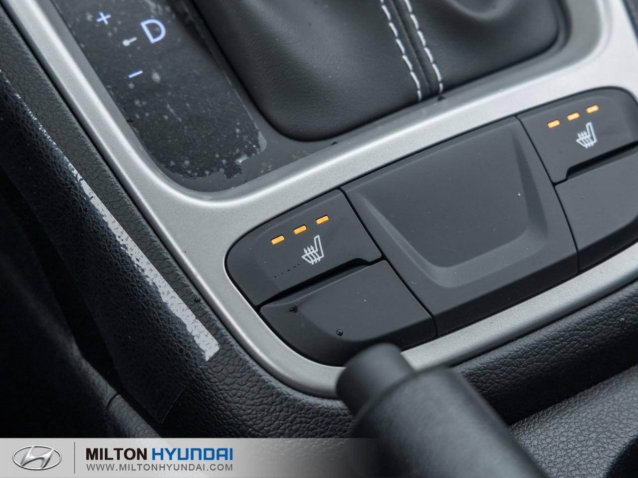 2026 Hyundai Venue Essential w/Two-Tone 4dr Front-Wheel Drive Photo