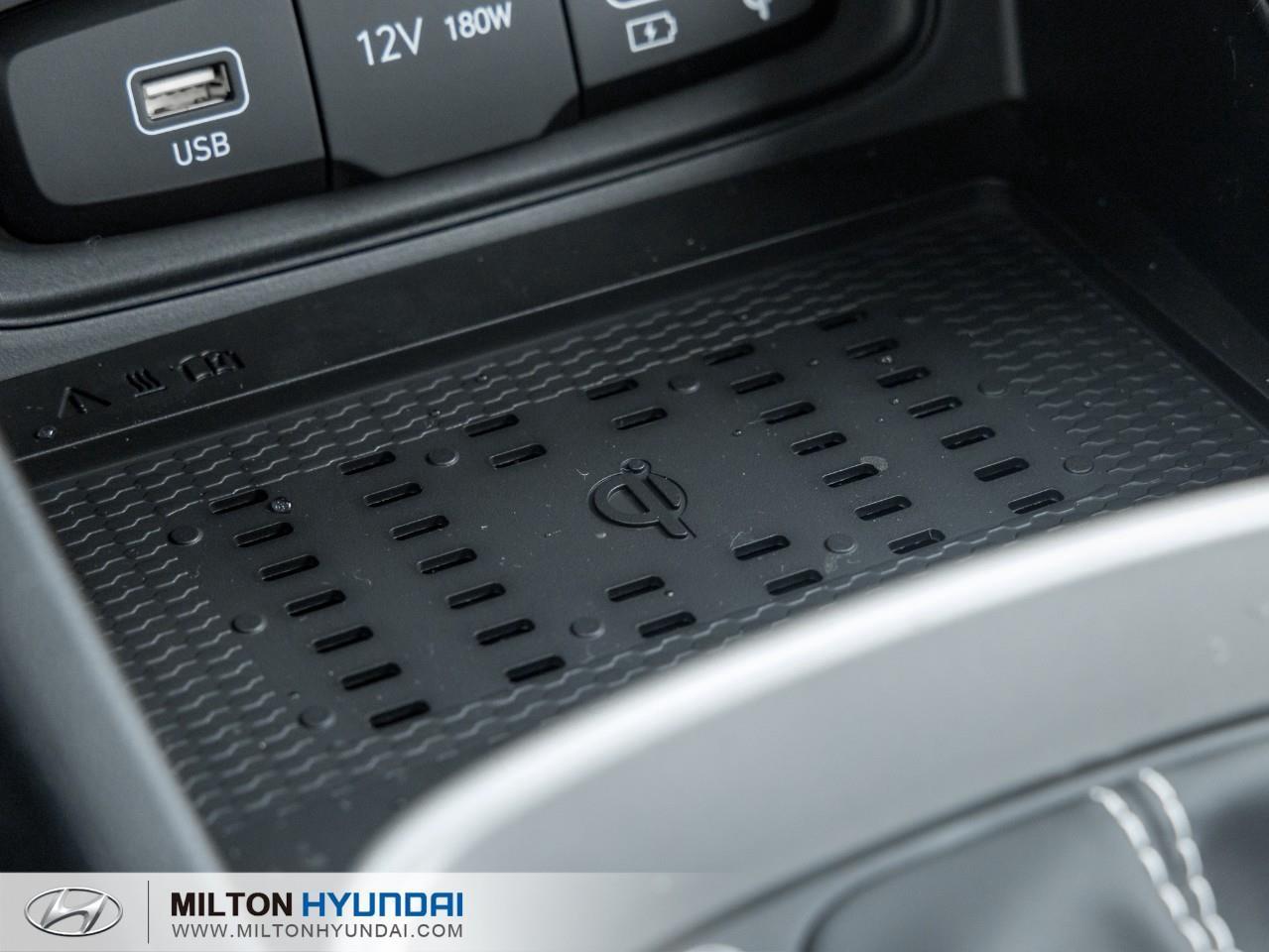 2026 Hyundai Venue Essential w/Two-Tone 4dr Front-Wheel Drive Photo