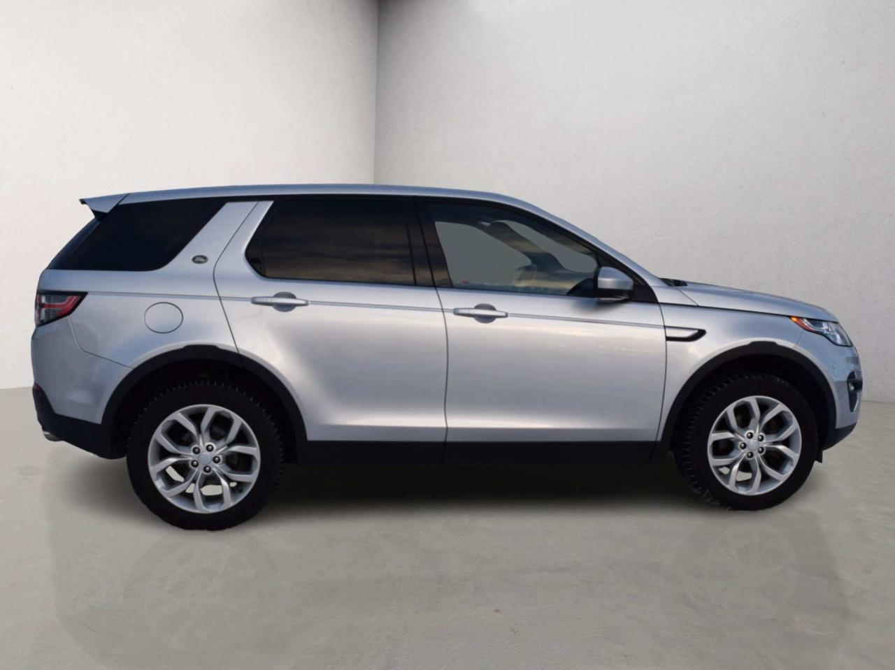 2016 Land Rover Discovery Sport 7 Passengers HSE Navigation Panoramic Roof Photo3